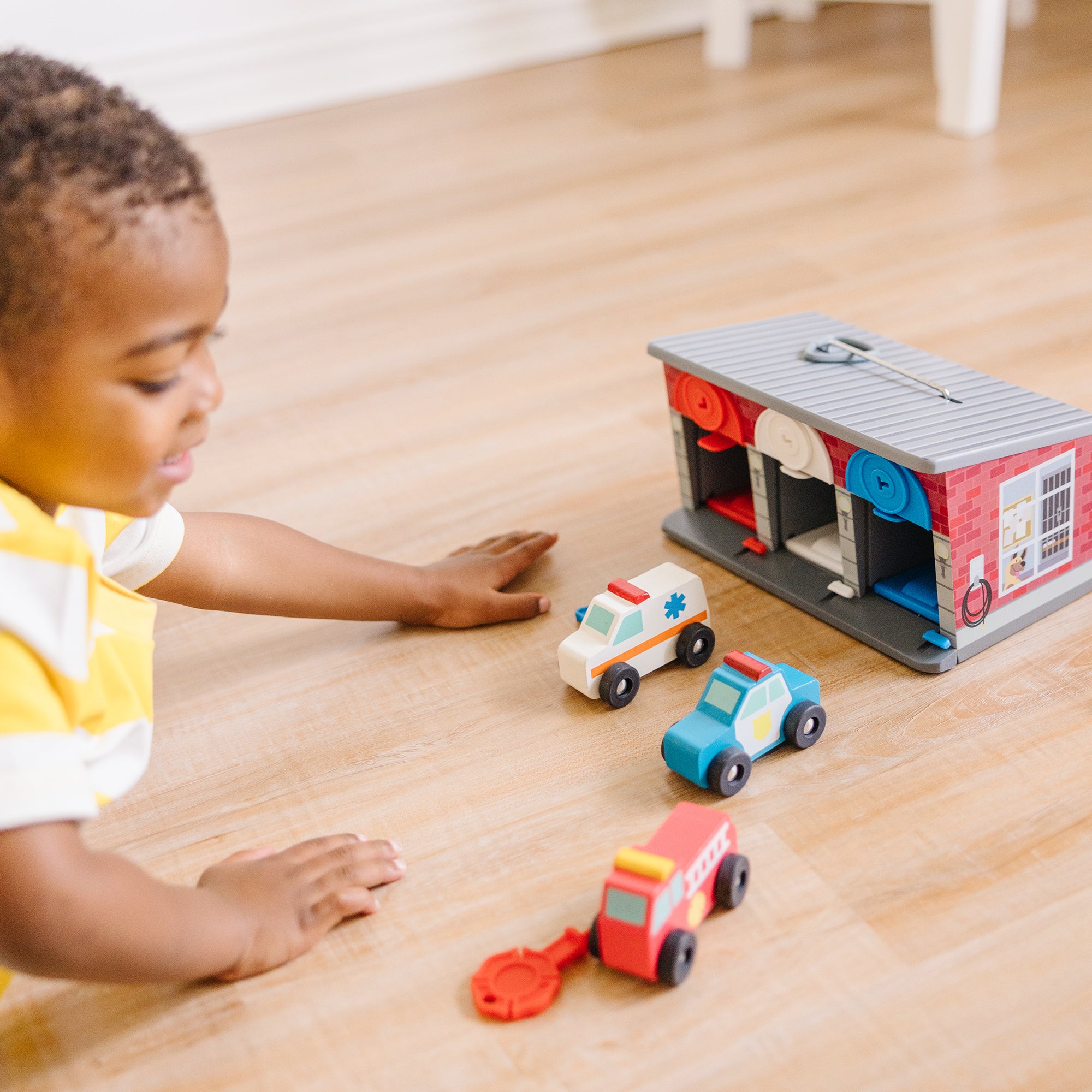 Melissa & Doug Keys & Cars Rescue Garage - Image 10