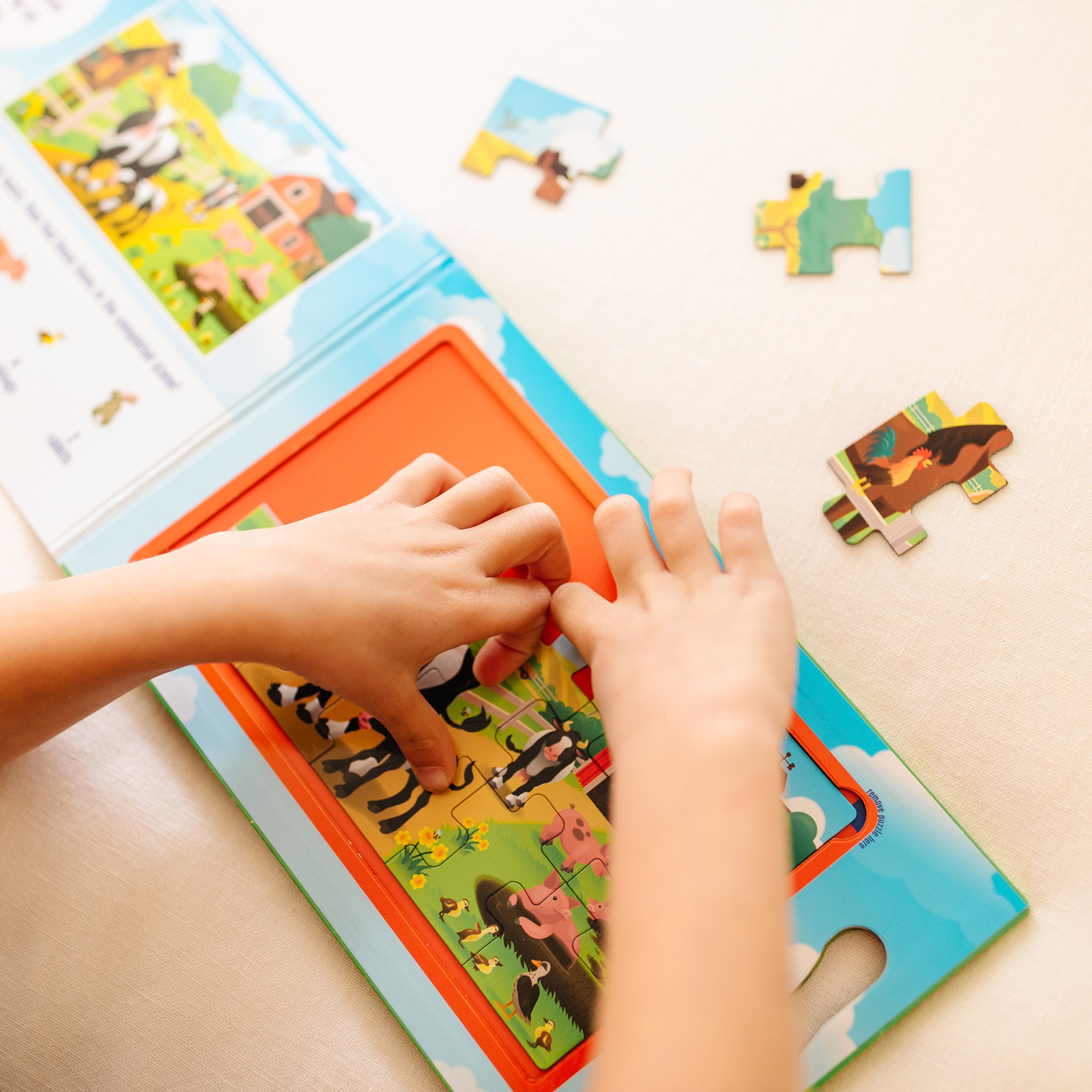 Melissa & Doug Take-Along Magnetic Jigsaw Puzzles ?C On the Farm - Image 2