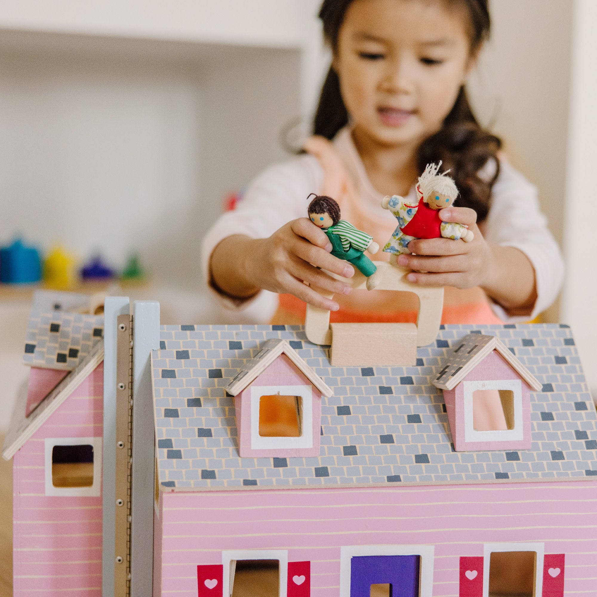 Melissa & Doug Wooden Fold & Go Dollhouse - Image 5
