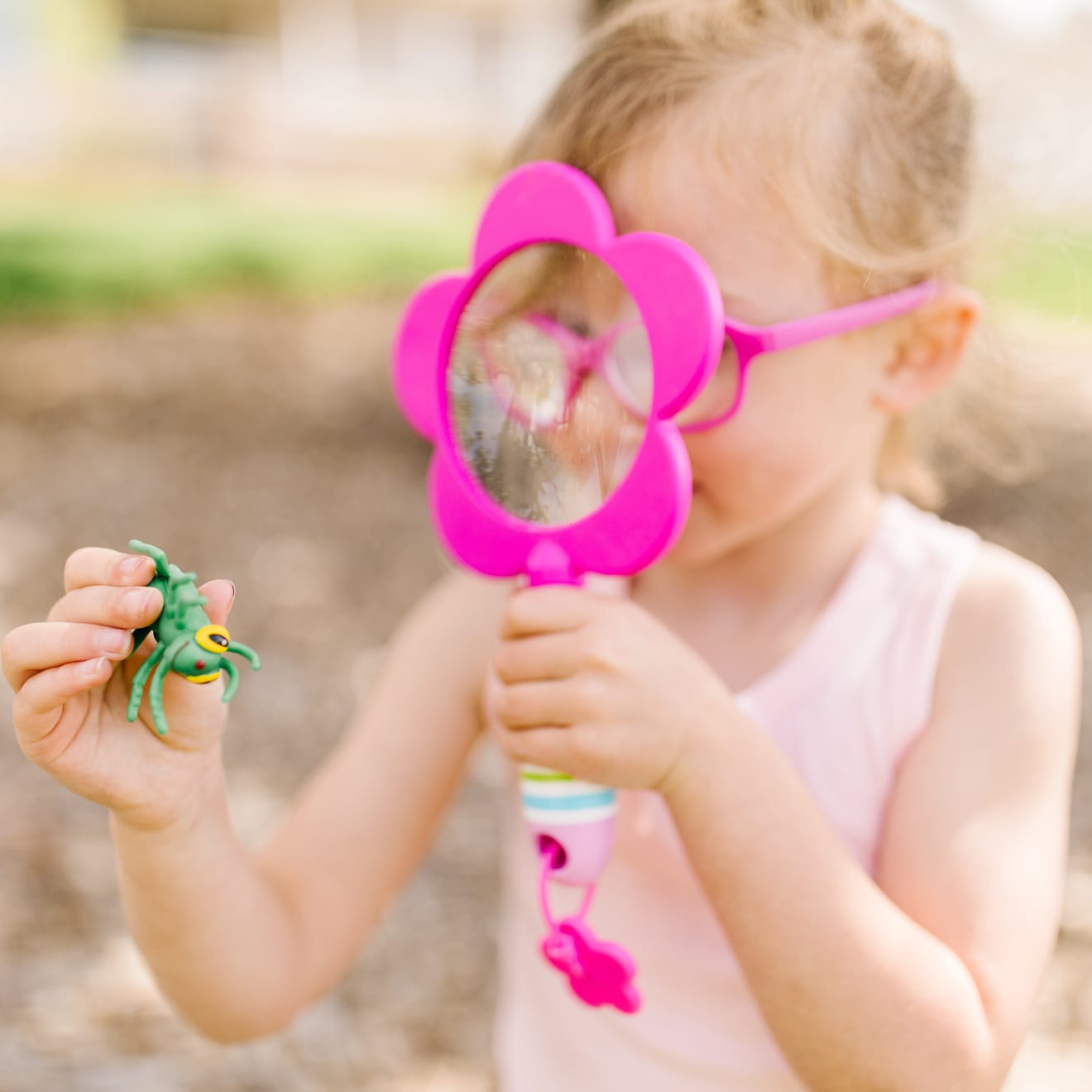 Melissa & Doug Pretty Petals Magnifier - Image 5
