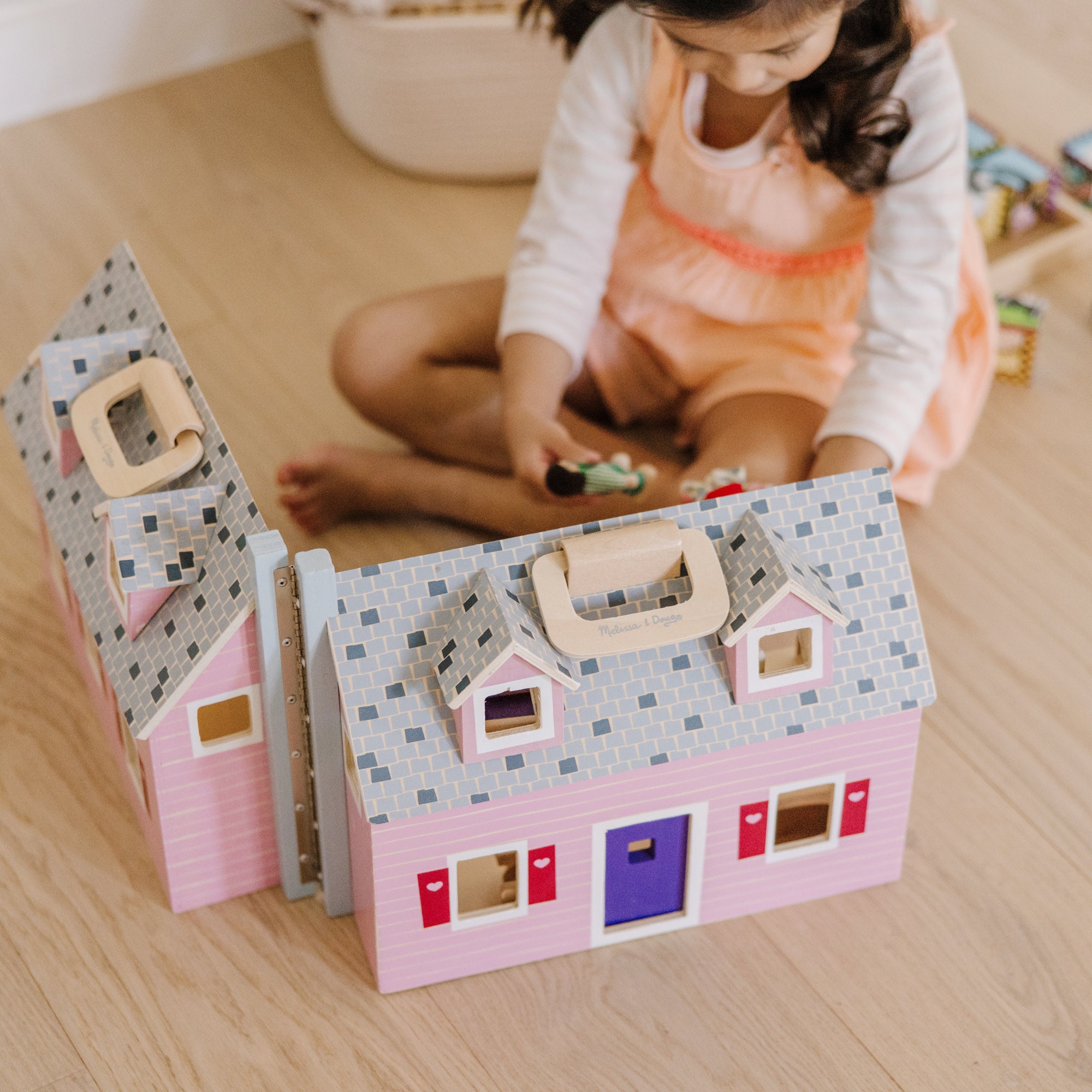 Melissa & Doug Wooden Fold & Go Dollhouse - Image 7