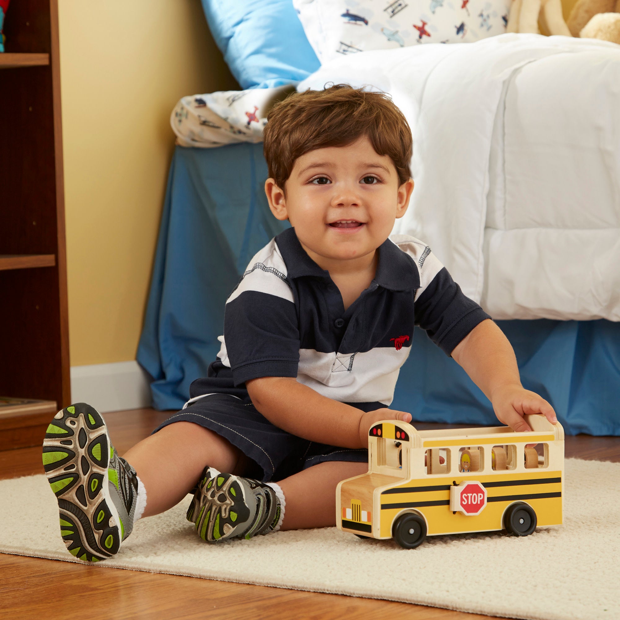 Melissa & Doug Wooden School Bus - Image 2