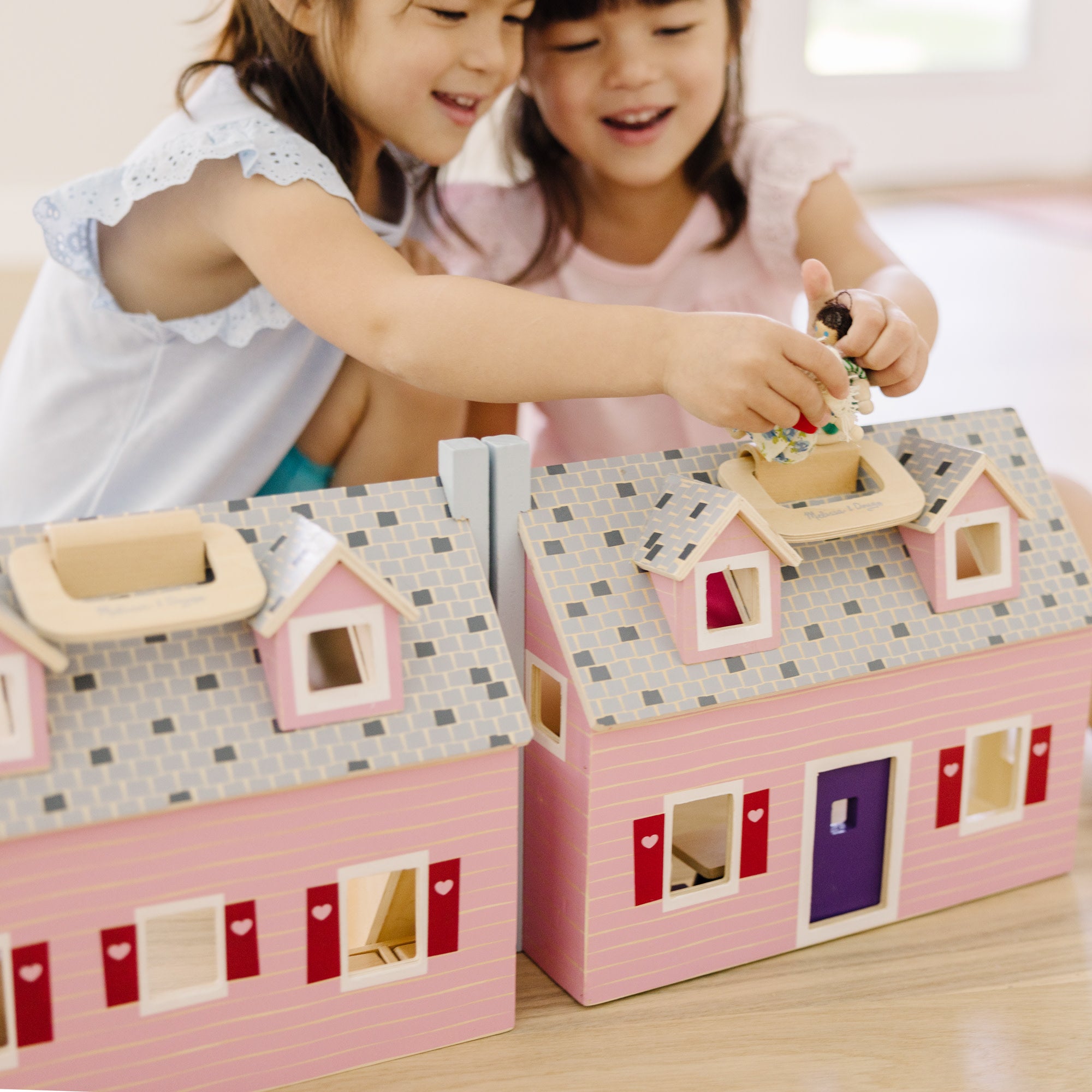 Melissa & Doug Wooden Fold & Go Dollhouse - Image 2